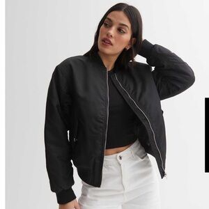 Gap 100% nylon women’s black bomber jacket 🖤